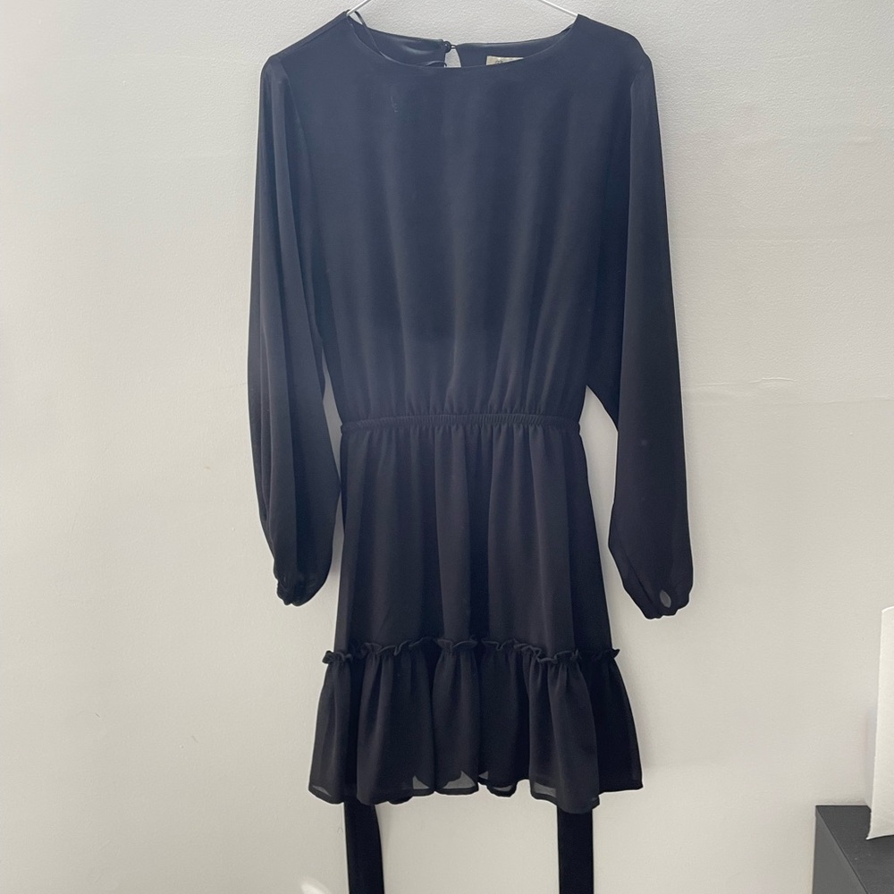 DRESSES - Picture 6 of 8